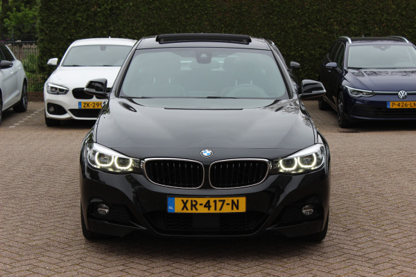 BMW 3-serie Gran Turismo 330i High Executive Ed. M Sport / Panoramadak / Head-up / 360Camera / Harman Kardon / Leder / 18'' / Keyless / Navigatie / DAB / Stoelverwarming / Cruise Control