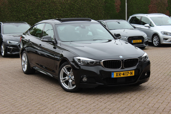 BMW 3-serie Gran Turismo 330i High Executive Ed. M Sport / Panoramadak / Head-up / 360Camera / Harman Kardon / Leder / 18'' / Keyless / Navigatie / DAB / Stoelverwarming / Cruise Control