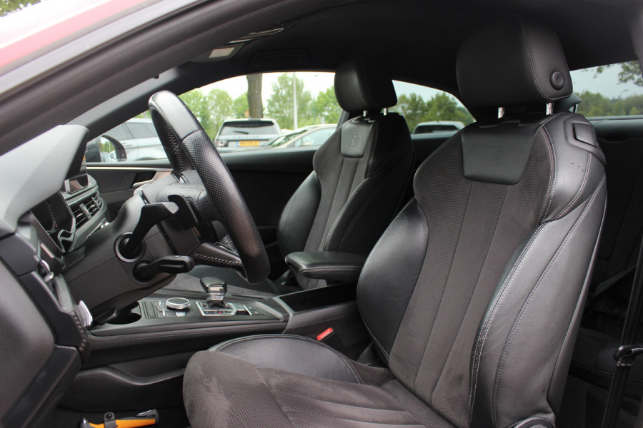 Audi A5 Coupé 2.0 TFSI ultra Launch Edition / Trekhaak / Camera / Leder&Alcantara / 19'' / Navigatie / LED / Cruise Control