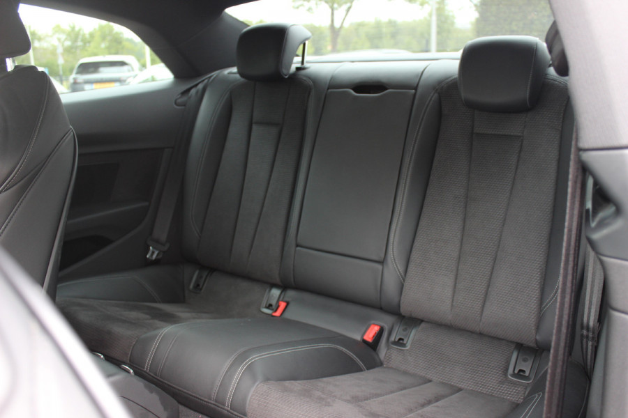 Audi A5 Coupé 2.0 TFSI ultra Launch Edition / Trekhaak / Camera / Leder&Alcantara / 19'' / Navigatie / LED / Cruise Control