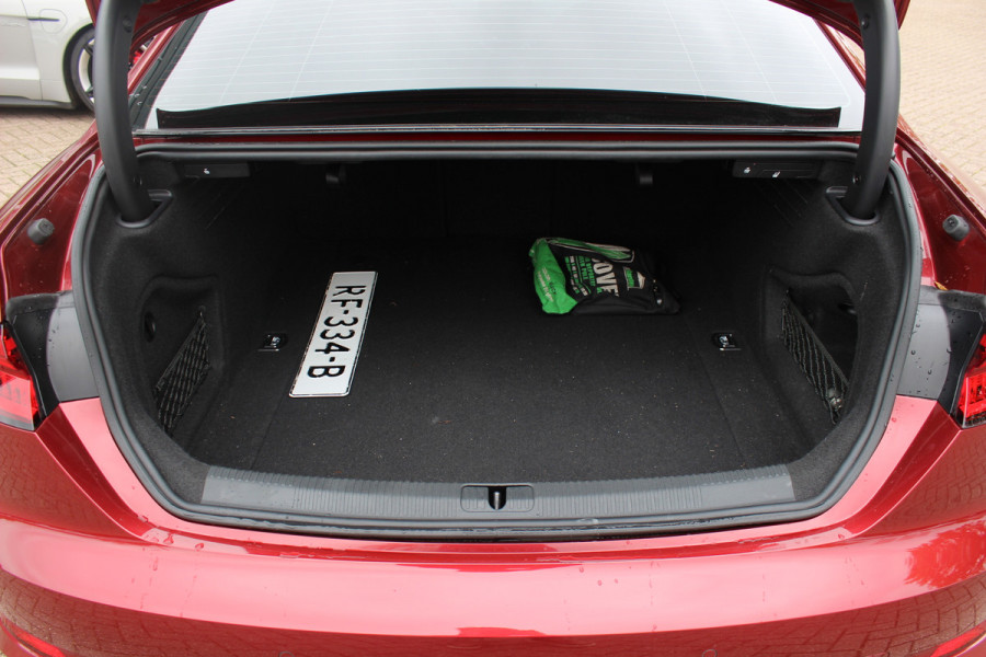 Audi A5 Coupé 2.0 TFSI ultra Launch Edition / Trekhaak / Camera / Leder&Alcantara / 19'' / Navigatie / LED / Cruise Control