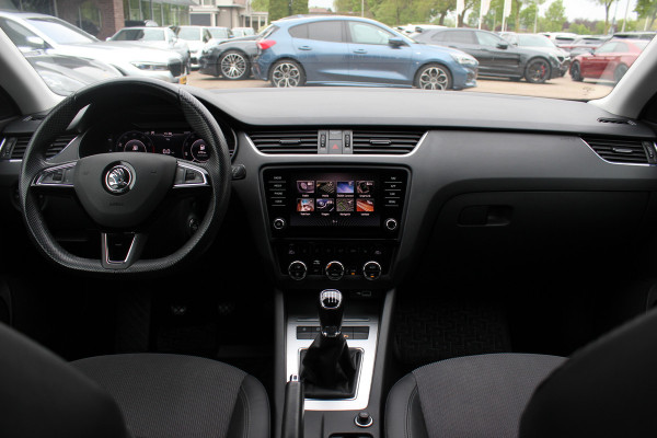 Škoda Octavia Combi 1.0 TSI Greentech Business Edition / Trekhaak / Virtual Cockpit / CarPlay / Parkeerhulp V+A / 16'' / Stoelverwarming / DAB / Cruise Control / Elektr. achterklep
