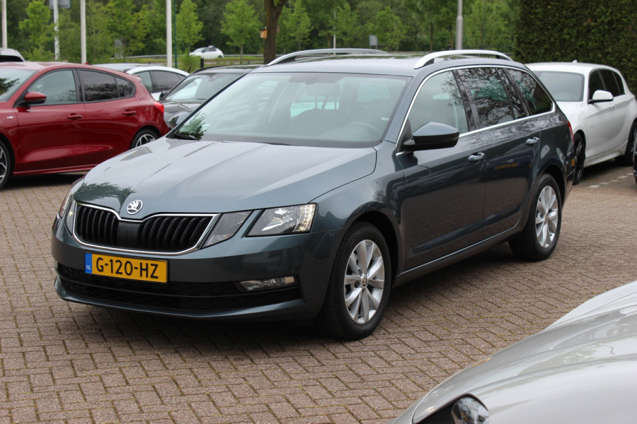 Škoda Octavia Combi 1.0 TSI Greentech Business Edition / Trekhaak / Virtual Cockpit / CarPlay / Parkeerhulp V+A / 16'' / Stoelverwarming / DAB / Cruise Control / Elektr. achterklep
