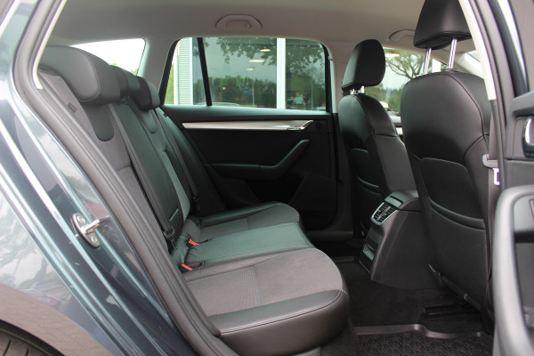 Škoda Octavia Combi 1.0 TSI Greentech Business Edition / Trekhaak / Virtual Cockpit / CarPlay / Parkeerhulp V+A / 16'' / Stoelverwarming / DAB / Cruise Control / Elektr. achterklep