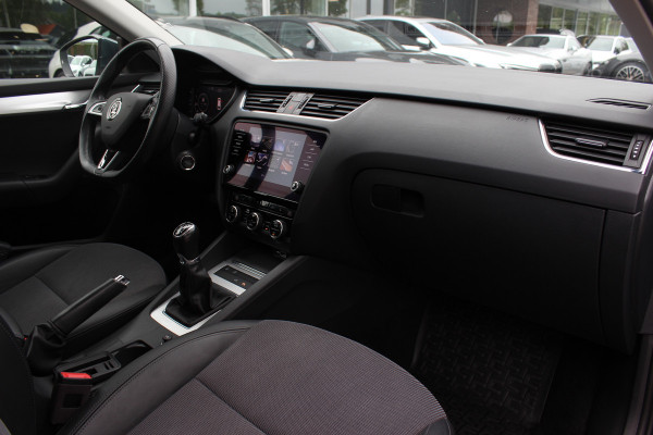 Škoda Octavia Combi 1.0 TSI Greentech Business Edition / Trekhaak / Virtual Cockpit / CarPlay / Parkeerhulp V+A / 16'' / Stoelverwarming / DAB / Cruise Control / Elektr. achterklep