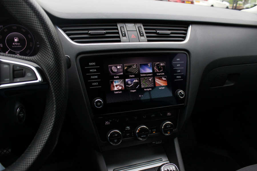 Škoda Octavia Combi 1.0 TSI Greentech Business Edition / Trekhaak / Virtual Cockpit / CarPlay / Parkeerhulp V+A / 16'' / Stoelverwarming / DAB / Cruise Control / Elektr. achterklep