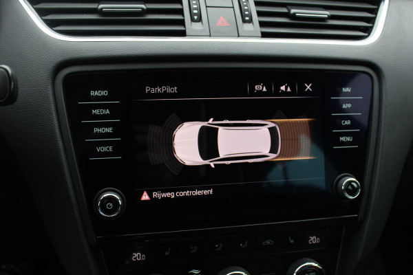 Škoda Octavia Combi 1.0 TSI Greentech Business Edition / Trekhaak / Virtual Cockpit / CarPlay / Parkeerhulp V+A / 16'' / Stoelverwarming / DAB / Cruise Control / Elektr. achterklep
