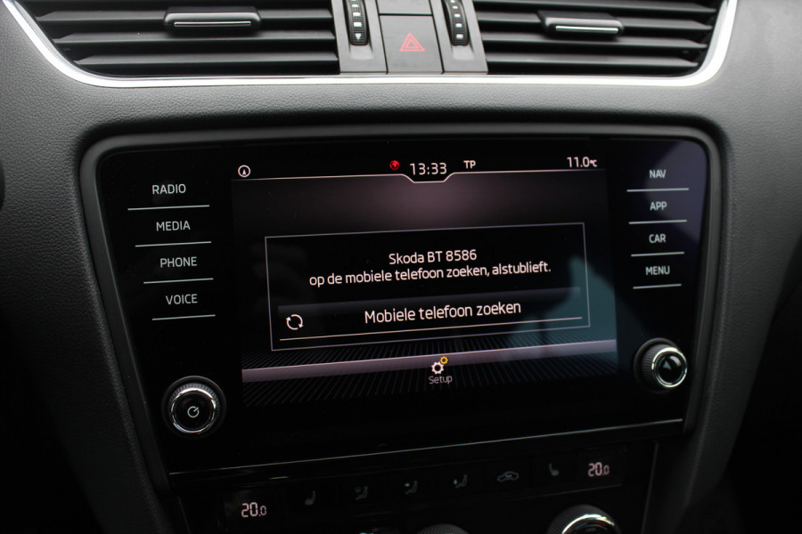 Škoda Octavia Combi 1.0 TSI Greentech Business Edition / Trekhaak / Virtual Cockpit / CarPlay / Parkeerhulp V+A / 16'' / Stoelverwarming / DAB / Cruise Control / Elektr. achterklep