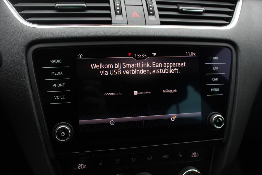 Škoda Octavia Combi 1.0 TSI Greentech Business Edition / Trekhaak / Virtual Cockpit / CarPlay / Parkeerhulp V+A / 16'' / Stoelverwarming / DAB / Cruise Control / Elektr. achterklep
