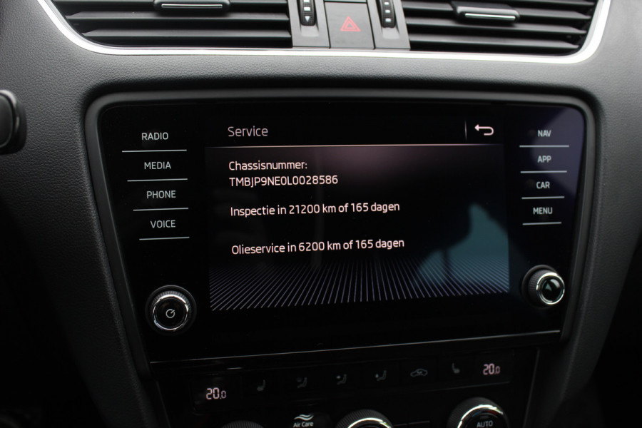 Škoda Octavia Combi 1.0 TSI Greentech Business Edition / Trekhaak / Virtual Cockpit / CarPlay / Parkeerhulp V+A / 16'' / Stoelverwarming / DAB / Cruise Control / Elektr. achterklep