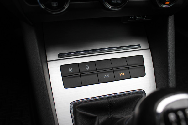 Škoda Octavia Combi 1.0 TSI Greentech Business Edition / Trekhaak / Virtual Cockpit / CarPlay / Parkeerhulp V+A / 16'' / Stoelverwarming / DAB / Cruise Control / Elektr. achterklep