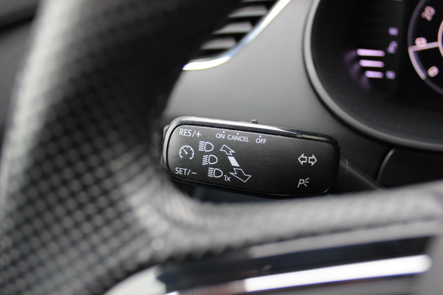 Škoda Octavia Combi 1.0 TSI Greentech Business Edition / Trekhaak / Virtual Cockpit / CarPlay / Parkeerhulp V+A / 16'' / Stoelverwarming / DAB / Cruise Control / Elektr. achterklep