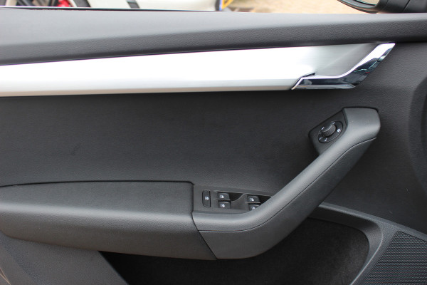 Škoda Octavia Combi 1.0 TSI Greentech Business Edition / Trekhaak / Virtual Cockpit / CarPlay / Parkeerhulp V+A / 16'' / Stoelverwarming / DAB / Cruise Control / Elektr. achterklep