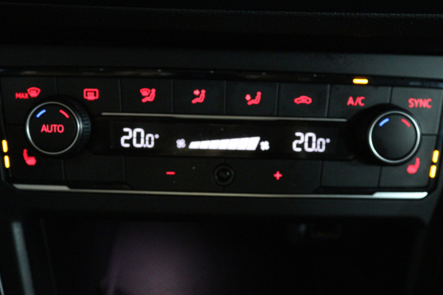 Volkswagen Polo 1.0 TSI Comfortline Business (STOELVERWARMING, CRUISE CONTROL, CARPLAY, PARKEERSENSOREN)