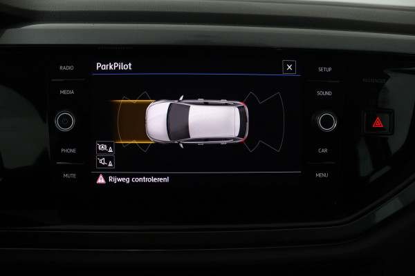 Volkswagen Polo 1.0 TSI Comfortline Business (STOELVERWARMING, CRUISE CONTROL, CARPLAY, PARKEERSENSOREN)