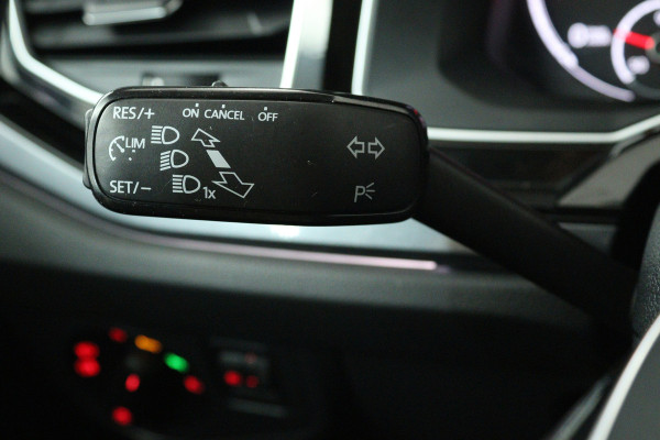 Volkswagen Polo 1.0 TSI Comfortline Business (STOELVERWARMING, CRUISE CONTROL, CARPLAY, PARKEERSENSOREN)