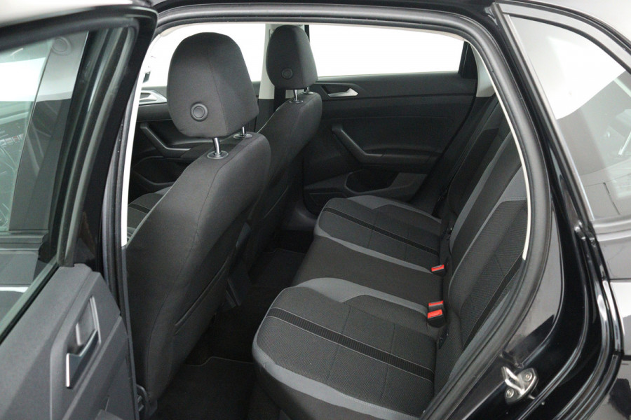 Volkswagen Polo 1.0 TSI Comfortline Business (STOELVERWARMING, CRUISE CONTROL, CARPLAY, PARKEERSENSOREN)