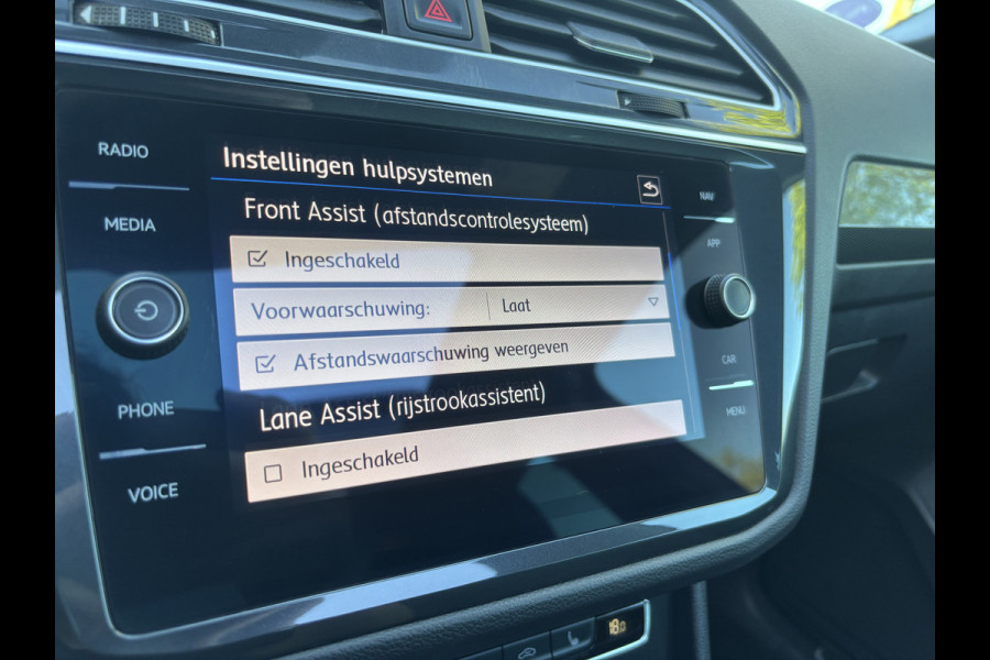 Volkswagen Tiguan 1.5 TSI ACT Highline Business R | Pano | Keyless | 360 Camera | Stoelverwarming