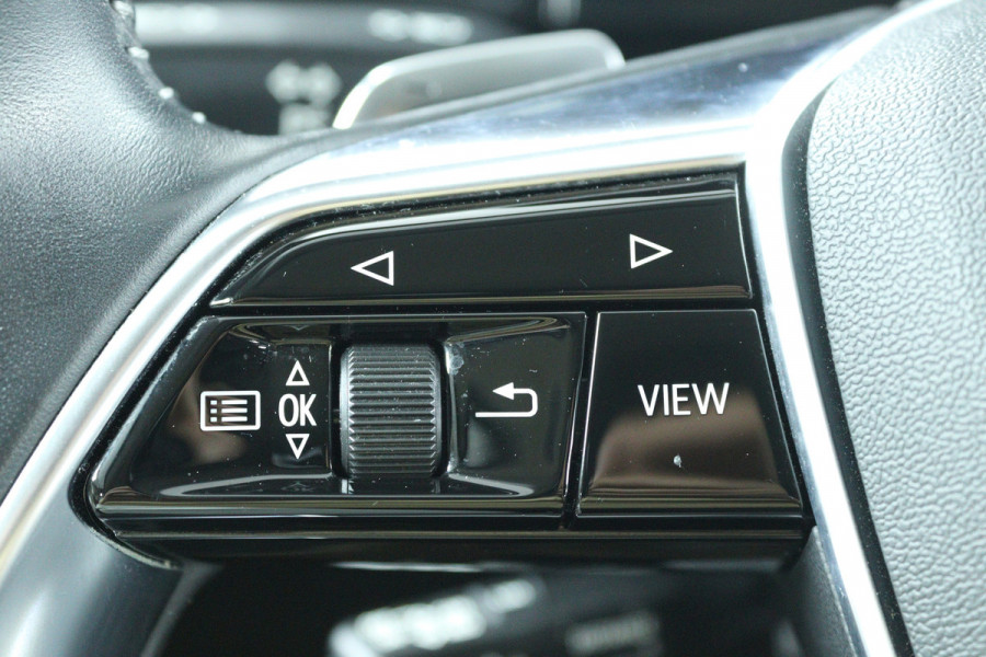 Audi e-tron 50 quattro Business edition Plus 71 kWh (PANORAMADAK, STOELVERWARMING, CAMERA, ELEKTR STOELEN, NAVIGATIE)