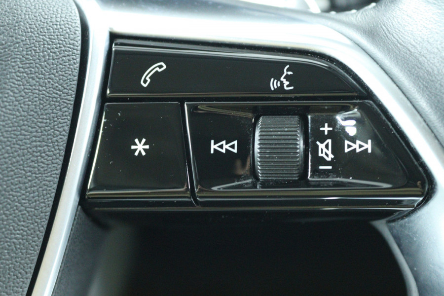 Audi e-tron 50 quattro Business edition Plus 71 kWh (PANORAMADAK, STOELVERWARMING, CAMERA, ELEKTR STOELEN, NAVIGATIE)