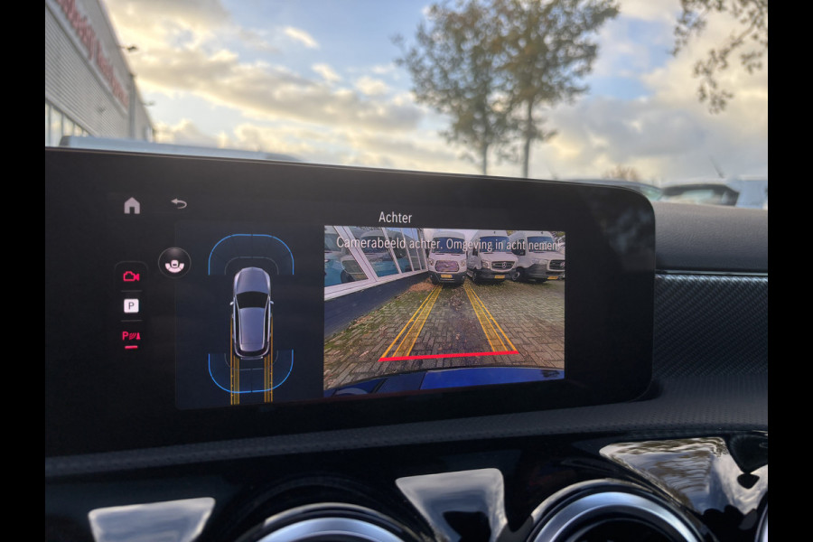 Mercedes-Benz A-Klasse 180 Business Line | Automaat | Pano | Parkeer Camera | Stoelverwarming