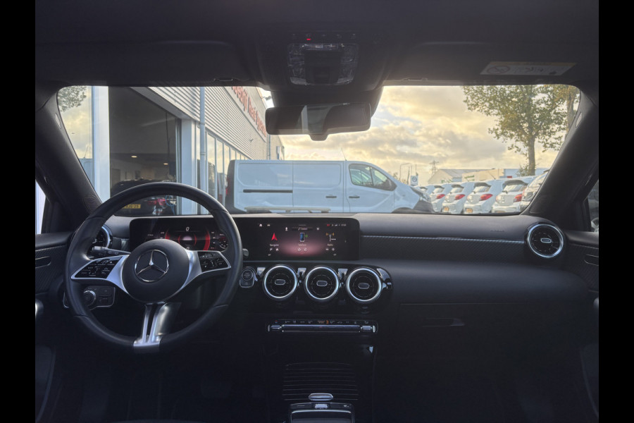 Mercedes-Benz A-Klasse 180 Business Line | Automaat | Pano | Parkeer Camera | Stoelverwarming