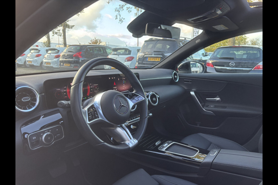 Mercedes-Benz A-Klasse 180 Business Line | Automaat | Pano | Parkeer Camera | Stoelverwarming