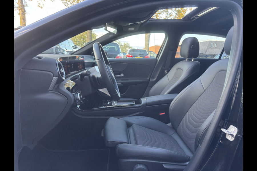 Mercedes-Benz A-Klasse 180 Business Line | Automaat | Pano | Parkeer Camera | Stoelverwarming