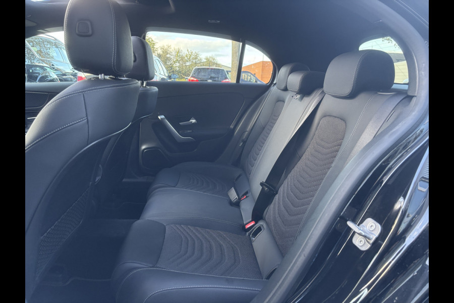 Mercedes-Benz A-Klasse 180 Business Line | Automaat | Pano | Parkeer Camera | Stoelverwarming