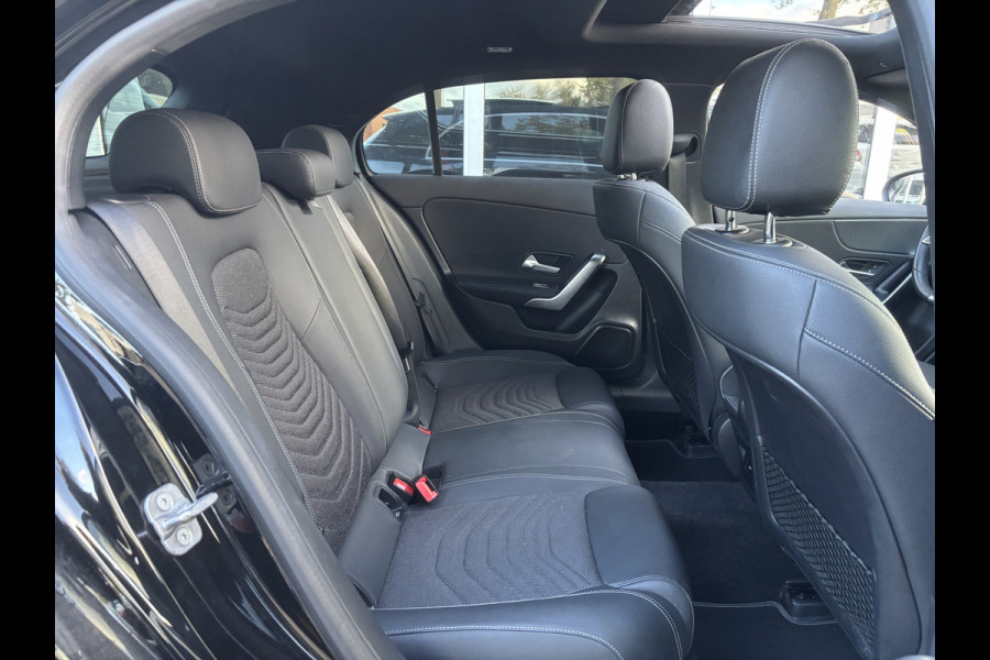 Mercedes-Benz A-Klasse 180 Business Line | Automaat | Pano | Parkeer Camera | Stoelverwarming