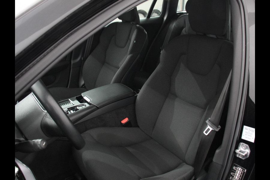 Volvo V60 2.0 T8 390pk Recharge AWD Inscription Expression Navigatie Apple Carplay Android Auto Elektrische trekhaak Parkeersensoren Elektrische achterklep Adaptive Cruise Control Virtual Cockpit Stoel- en stuurverwarming Ledverlichting  Climate Control