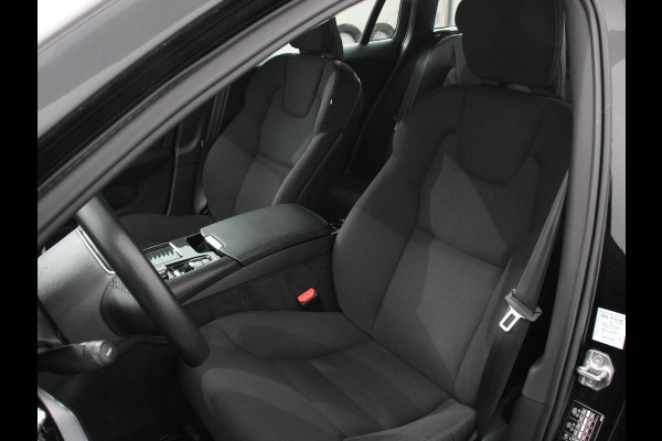 Volvo V60 2.0 T8 390pk Recharge AWD Inscription Expression Navigatie Apple Carplay Android Auto Elektrische trekhaak Parkeersensoren Elektrische achterklep Adaptive Cruise Control Virtual Cockpit Stoel- en stuurverwarming Ledverlichting  Climate Control