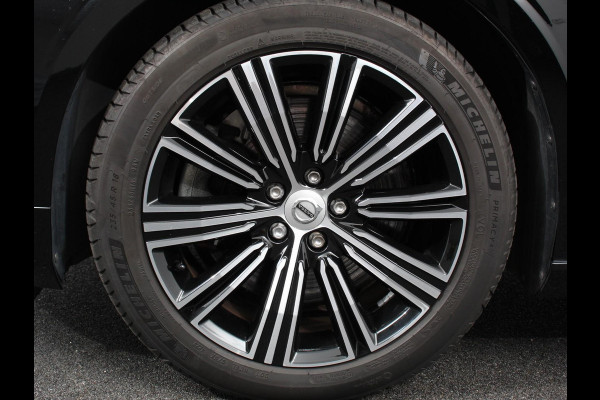 Volvo V60 2.0 T8 390pk Recharge AWD Inscription Expression Navigatie Apple Carplay Android Auto Elektrische trekhaak Parkeersensoren Elektrische achterklep Adaptive Cruise Control Virtual Cockpit Stoel- en stuurverwarming Ledverlichting  Climate Control