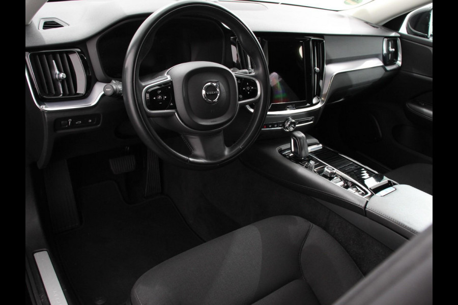 Volvo V60 2.0 T8 390pk Recharge AWD Inscription Expression Navigatie Apple Carplay Android Auto Elektrische trekhaak Parkeersensoren Elektrische achterklep Adaptive Cruise Control Virtual Cockpit Stoel- en stuurverwarming Ledverlichting  Climate Control