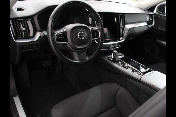 Volvo V60 2.0 T8 390pk Recharge AWD Inscription Expression Navigatie Apple Carplay Android Auto Elektrische trekhaak Parkeersensoren Elektrische achterklep Adaptive Cruise Control Virtual Cockpit Stoel- en stuurverwarming Ledverlichting  Climate Control
