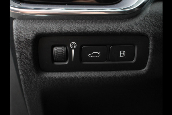 Volvo V60 2.0 T8 390pk Recharge AWD Inscription Expression Navigatie Apple Carplay Android Auto Elektrische trekhaak Parkeersensoren Elektrische achterklep Adaptive Cruise Control Virtual Cockpit Stoel- en stuurverwarming Ledverlichting  Climate Control