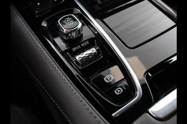 Volvo V60 2.0 T8 390pk Recharge AWD Inscription Expression Navigatie Apple Carplay Android Auto Elektrische trekhaak Parkeersensoren Elektrische achterklep Adaptive Cruise Control Virtual Cockpit Stoel- en stuurverwarming Ledverlichting  Climate Control