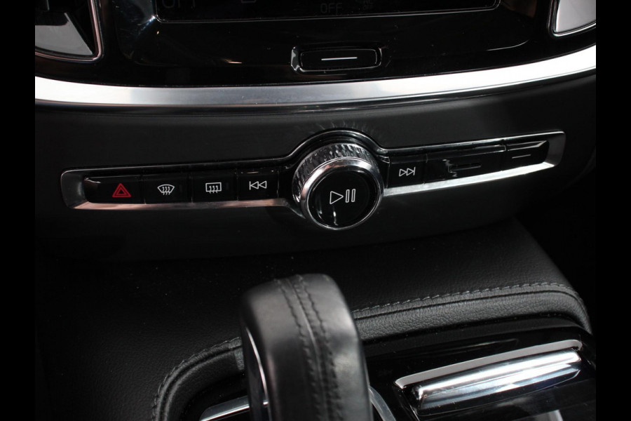 Volvo V60 2.0 T8 390pk Recharge AWD Inscription Expression Navigatie Apple Carplay Android Auto Elektrische trekhaak Parkeersensoren Elektrische achterklep Adaptive Cruise Control Virtual Cockpit Stoel- en stuurverwarming Ledverlichting  Climate Control