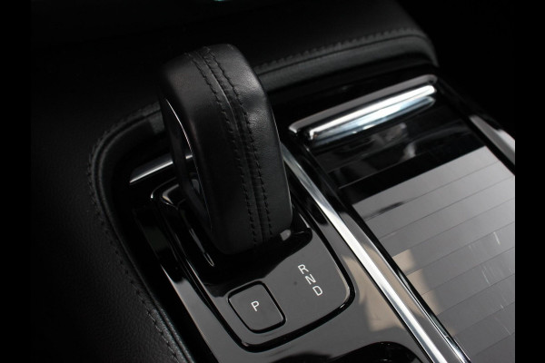 Volvo V60 2.0 T8 390pk Recharge AWD Inscription Expression Navigatie Apple Carplay Android Auto Elektrische trekhaak Parkeersensoren Elektrische achterklep Adaptive Cruise Control Virtual Cockpit Stoel- en stuurverwarming Ledverlichting  Climate Control