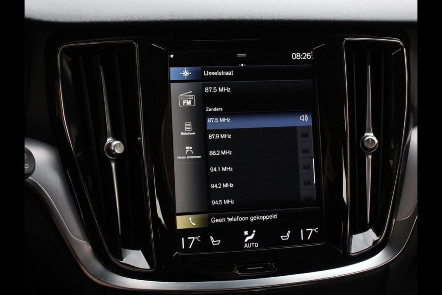 Volvo V60 2.0 T8 390pk Recharge AWD Inscription Expression Navigatie Apple Carplay Android Auto Elektrische trekhaak Parkeersensoren Elektrische achterklep Adaptive Cruise Control Virtual Cockpit Stoel- en stuurverwarming Ledverlichting  Climate Control