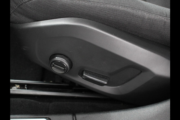 Volvo V60 2.0 T8 390pk Recharge AWD Inscription Expression Navigatie Apple Carplay Android Auto Elektrische trekhaak Parkeersensoren Elektrische achterklep Adaptive Cruise Control Virtual Cockpit Stoel- en stuurverwarming Ledverlichting  Climate Control