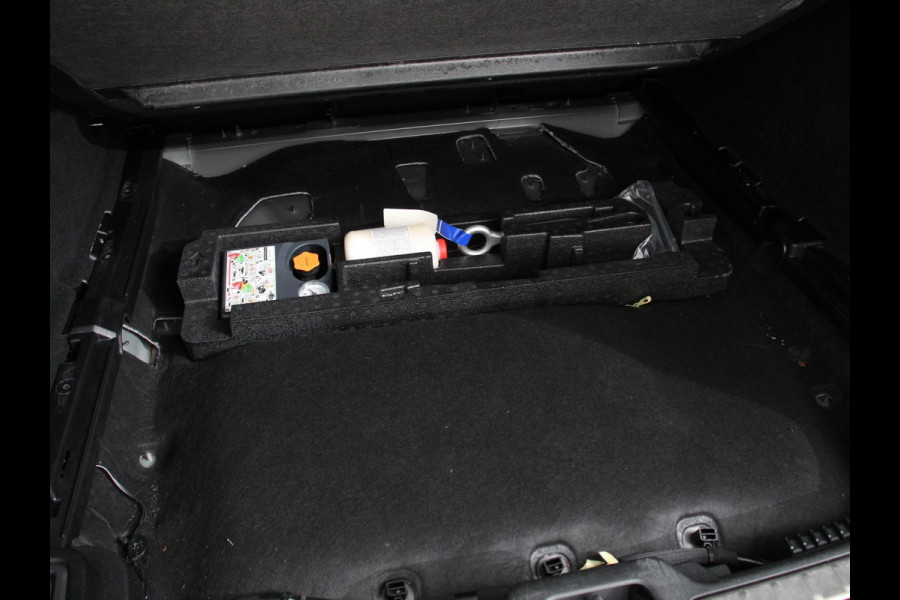 Volvo V60 2.0 T8 390pk Recharge AWD Inscription Expression Navigatie Apple Carplay Android Auto Elektrische trekhaak Parkeersensoren Elektrische achterklep Adaptive Cruise Control Virtual Cockpit Stoel- en stuurverwarming Ledverlichting  Climate Control