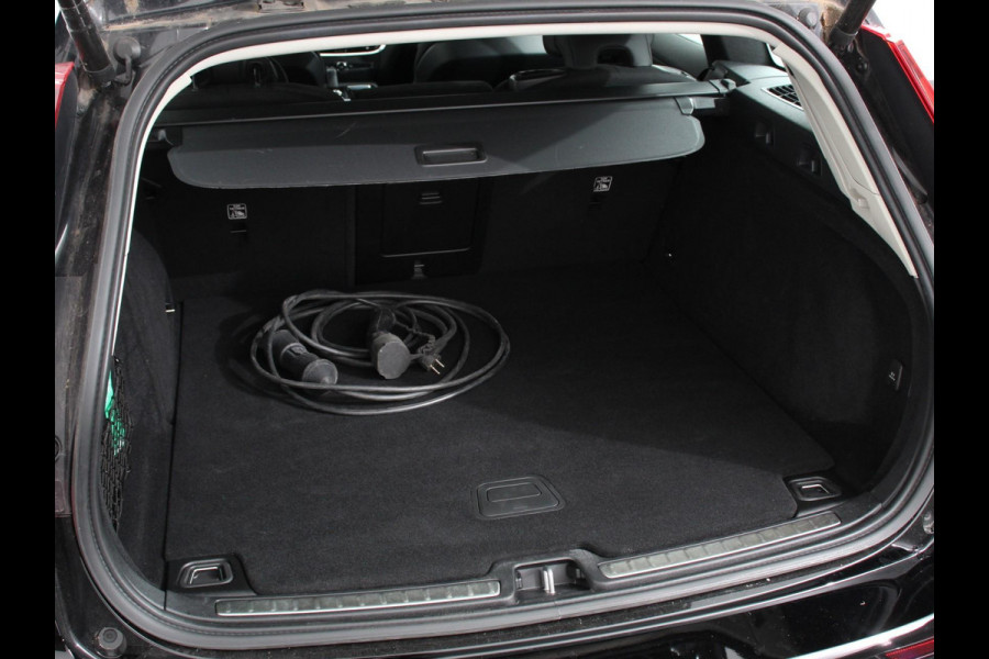 Volvo V60 2.0 T8 390pk Recharge AWD Inscription Expression Navigatie Apple Carplay Android Auto Elektrische trekhaak Parkeersensoren Elektrische achterklep Adaptive Cruise Control Virtual Cockpit Stoel- en stuurverwarming Ledverlichting  Climate Control