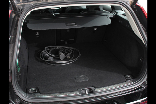 Volvo V60 2.0 T8 390pk Recharge AWD Inscription Expression Navigatie Apple Carplay Android Auto Elektrische trekhaak Parkeersensoren Elektrische achterklep Adaptive Cruise Control Virtual Cockpit Stoel- en stuurverwarming Ledverlichting  Climate Control