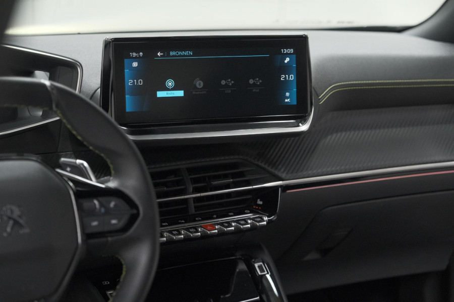 Peugeot 2008 PureTech 130 EAT8 GT | Camera | Dodehoekdetectie | Apple Carplay | Pack Winter