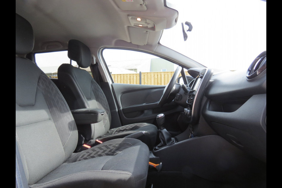 Renault Clio Estate 0.9 TCe Limited | DEALER ONDERHOUDEN | NAVI | CRUISE CONTROL | PARKEERSENSORS | DAB+ RADIO |
