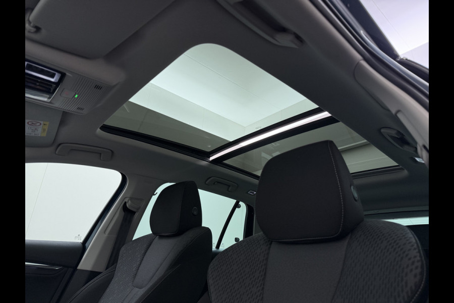 Škoda Octavia Combi 1.0TSI Pano.dak Trekhaak Adap.Cruise Stoelverwarming Navi Ecc Camera Apple Carplay Android Auto Pdc Business Edition Plus Keyless Elek.Achterklep DAB Lmv 17" Led P-Assist Virtual Cockpit Dealeronderhouden 1.300KG Trekgewicht Origineel Nederlandse Auto
