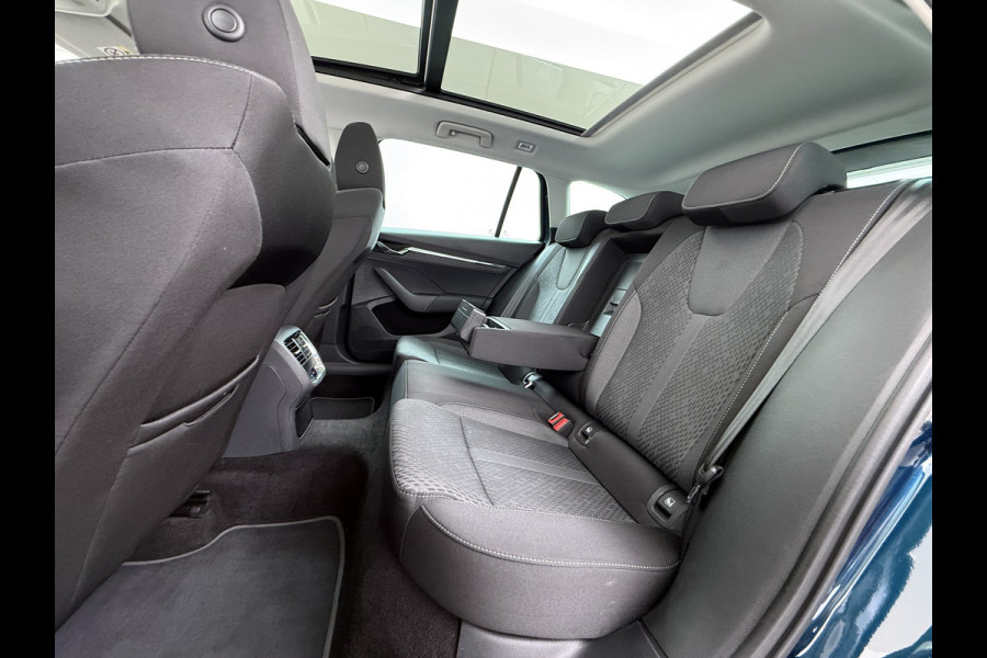 Škoda Octavia Combi 1.0TSI Pano.dak Trekhaak Adap.Cruise Stoelverwarming Navi Ecc Camera Apple Carplay Android Auto Pdc Business Edition Plus Keyless Elek.Achterklep DAB Lmv 17" Led P-Assist Virtual Cockpit Dealeronderhouden 1.300KG Trekgewicht Origineel Nederlandse Auto
