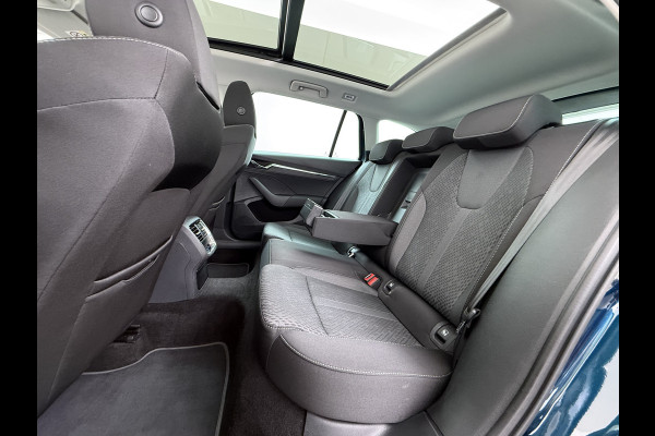 Škoda Octavia Combi 1.0TSI Pano.dak Trekhaak Adap.Cruise Stoelverwarming Navi Ecc Camera Apple Carplay Android Auto Pdc Business Edition Plus Keyless Elek.Achterklep DAB Lmv 17" Led P-Assist Virtual Cockpit Dealeronderhouden 1.300KG Trekgewicht Origineel Nederlandse Auto