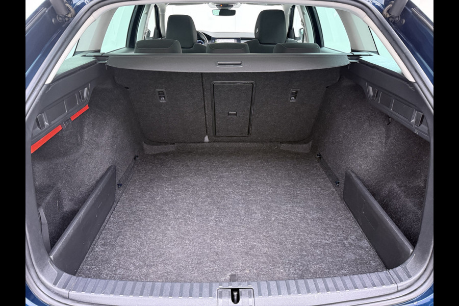 Škoda Octavia Combi 1.0TSI Pano.dak Trekhaak Adap.Cruise Stoelverwarming Navi Ecc Camera Apple Carplay Android Auto Pdc Business Edition Plus Keyless Elek.Achterklep DAB Lmv 17" Led P-Assist Virtual Cockpit Dealeronderhouden 1.300KG Trekgewicht Origineel Nederlandse Auto